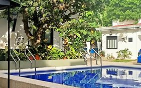 Alona Whitehouses Resort